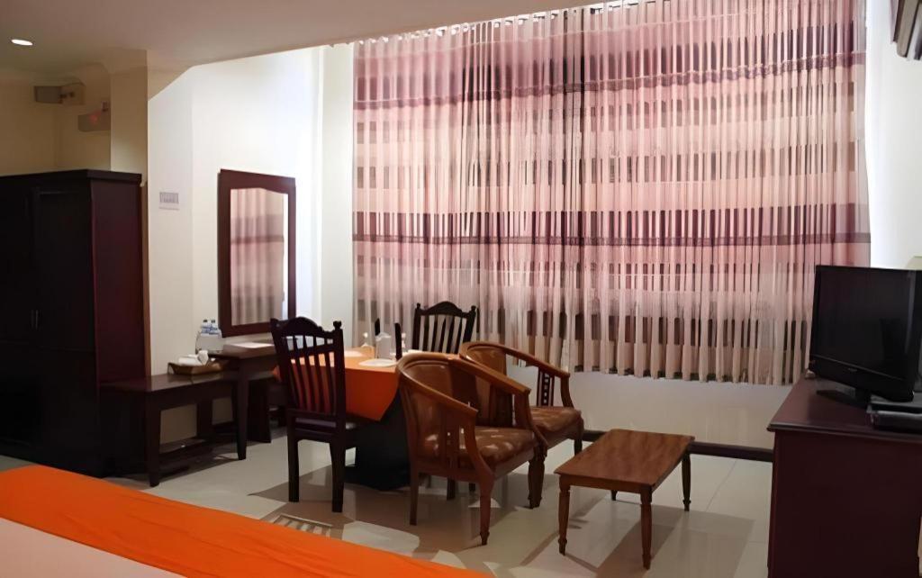 טראקאן Hotel Dynasty מראה חיצוני תמונה